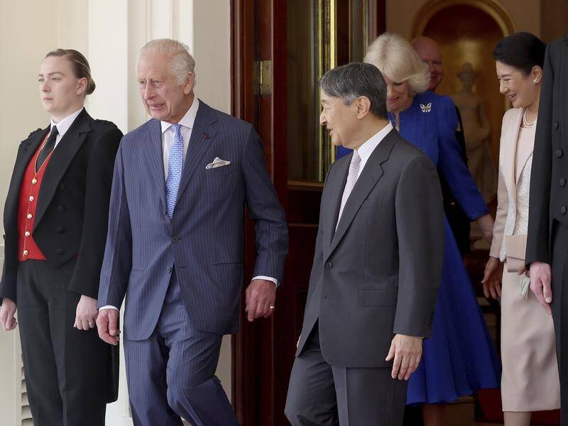 The King and Queen has their final meeting with imperial couple at Buckingham Palace. (AP PHOTO)